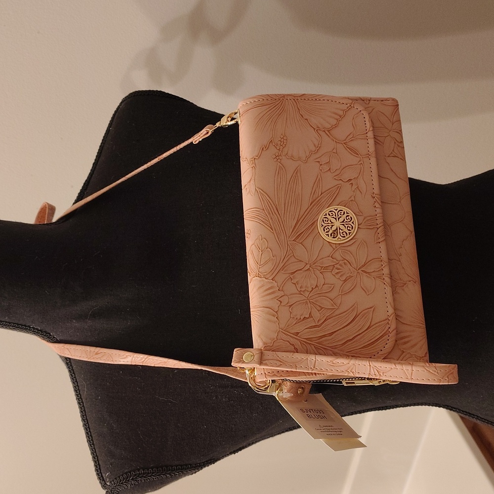 NWT CEE KLEIN Crossbody Wristlet Blush Purse Floral Embossed - Picture 2 of 13